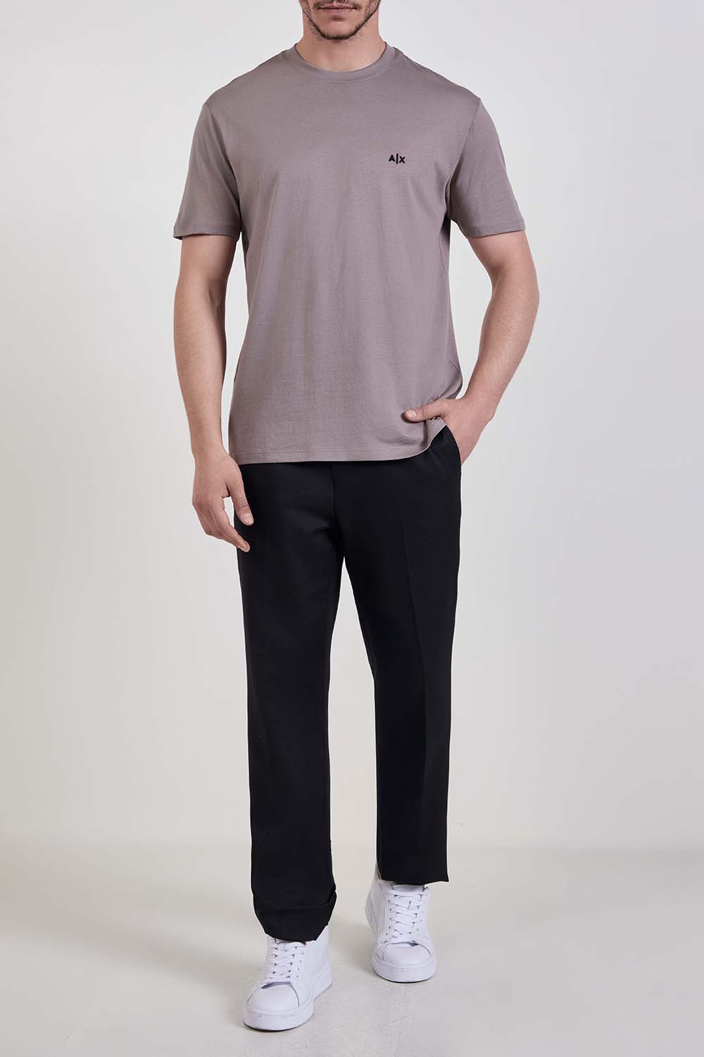 חולצת טי בגזרת סלים